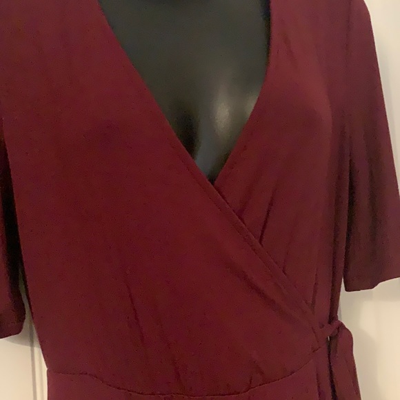 BNWOT Burgundy Wrap Dress Size Small also in black $15 if you buy 2 or more - Picture 4 of 5